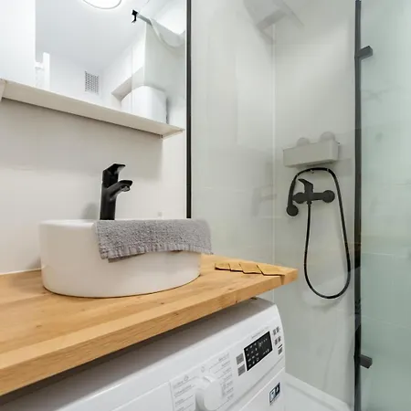 W Gory! - Przytulny Blisko Centrum - By Spaceapart Διαμέρισμα